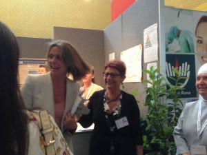 La responsabile dell'Ufficio Comunicazione, Floriana Taurelli, incontra il Ministro della Salute, Beatrice Lorenzin, al Sanit 2013.