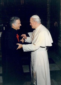 Giovanni_Paolo_II e p. Callisto Vendrame, ex Superiore Generale brasiliano,   alla Maddalena