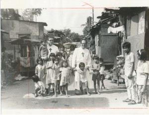 P. Mario Didonè  e p. Luigi Galvani nella loro comunità nelle Filippine (Manila)