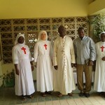 La Madre visita il vescovo di Koupéla, monsignor Serafin Rouamba insieme al padre provinciale, camilliano Paul Ouedraogo.