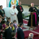 Papa-in-Georgia-incontro-operatori-carita-le-persone-povere-sono-la-carne-di-Cristo_articleimage