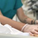 infermiera-tocco-paziente