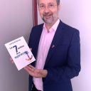 Jose-Carlos-con-el-libro-de-los-7-apellidos-de-la-esperanza-e1665138939154-scaled-e1666012849596-1184x1536